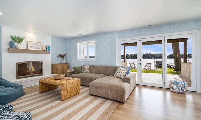 Sister Lakes House | Lakeside Getaway -Hot Tub Fire Game Room Sleeps 16