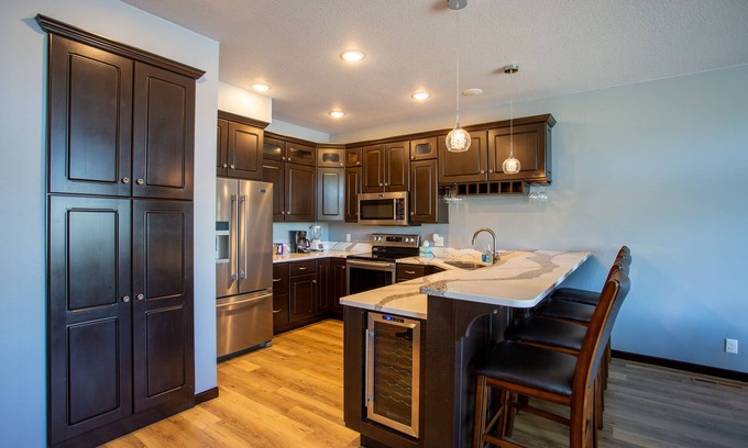 Fairmont Cabin | Lakeside luxury condo