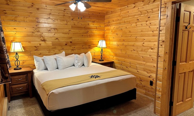 Lakeside Village Condo | Lakeside, Spacious, Modern 2br - Sleeps Up To 8 2 Bedroom Condo