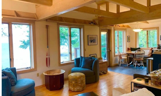 Croftville House | Lakesong Cottage
