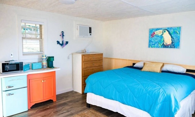 Hayesville Apartment | Lakeview Toucan Terrace Bamboo Studio