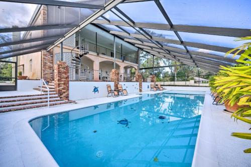Winter Haven Villa | Lanai and Pool Elegant Villa in Winter Haven!
