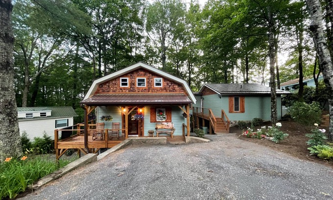 Pineola House | Land Harbor Lodge -Sauna | Hot Tub | Lake Access | Fire Pit | Golf