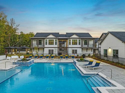Pine Forest Apartment | Landing Apartments - North Central Pensacola