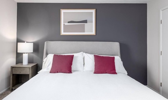 Lewis Center Apartment | Landing at Oak Creek at Polaris - 1 Bedroom in Downtown Columbus