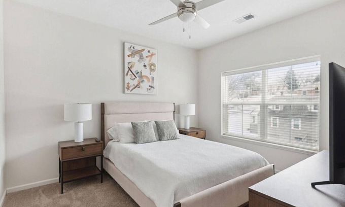 Dundee-Happy Hollow Historic District Apartment | Landing at The Duke of Omaha Apartments - 1 Bedroom in Dodge Street Corridor