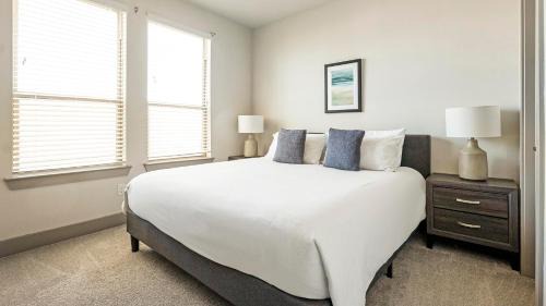 Manor Apartment | Landing at The Flats at Shadowglen - Manor