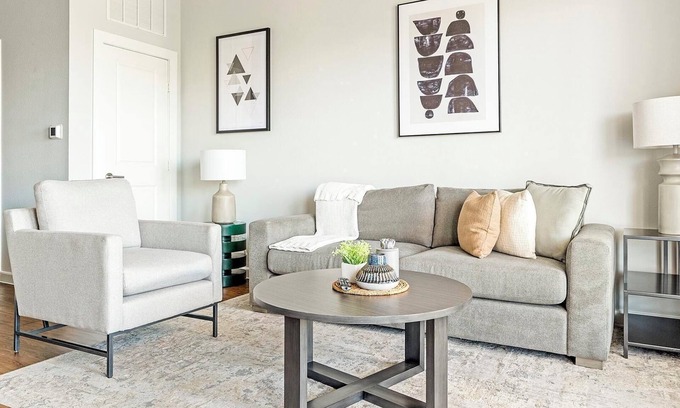 Buda Apartment | Landing | Beautiful 1BD, Clubhouse, Pool