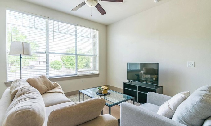 Spring Apartment | Landing | Chic 1BD, Gym, Pool