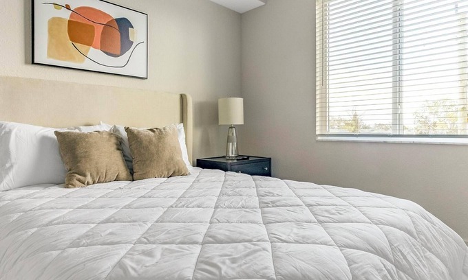 Palmetto Apartment | Landing | Chic 2BD, Pool, Gym
