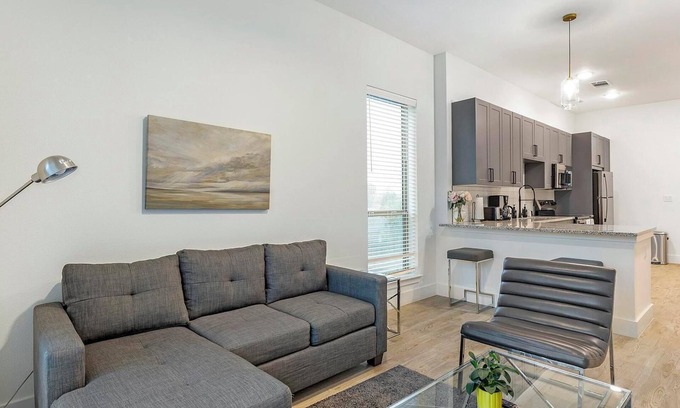 Denton Apartment | Landing | Modern 1BD, Gym