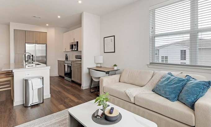 Fate Apartment | Landing | Modern 1BD, Pool, Gym