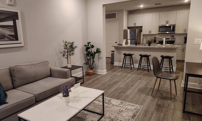 Newberry Apartment | Landing | Modern 2BD, Gym, Pool