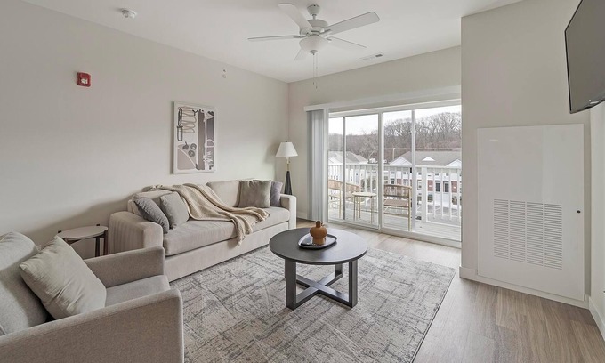 Willow Springs Apartment | Landing | Spectacular 2BD, Clubhouse, Pool