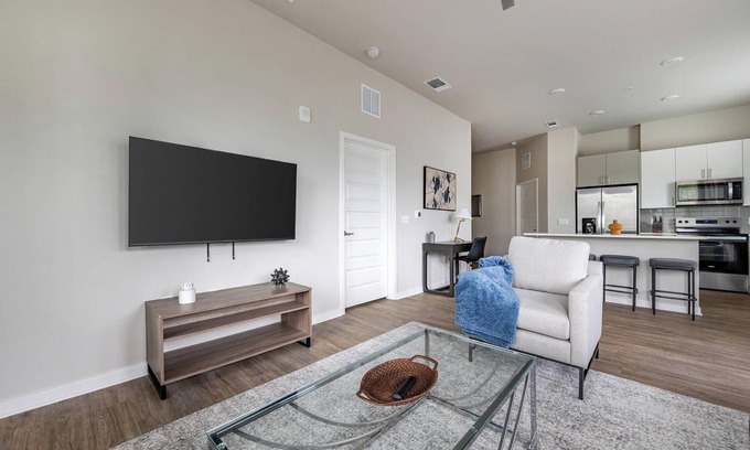 Wimauma Apartment | Landing | Spectacular 2BD, Pool, Clubhouse