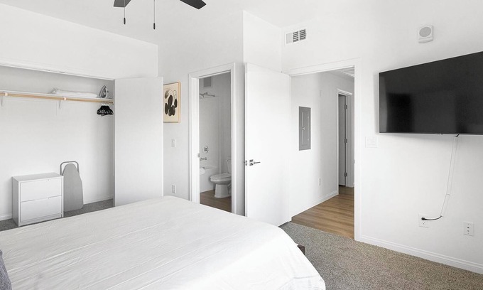 Townsite Apartment | Landing | Stunning 1BD, Rooftop Lounge, Pool