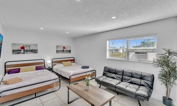 Royal Poinciana House | Large 2 Bed Studio Close to Beach & Hard Rock HA03