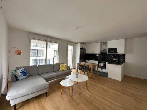 Clichy Apartment | Large 3 Bedroom perfect for Kids