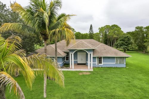 Hunt Club House | Large 5BR Home – Pool Table Yard Beaches