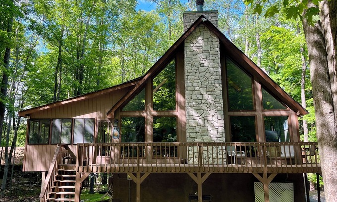 Hamlin Ski Chalet | Large Chalet in the Hideout Gated Community