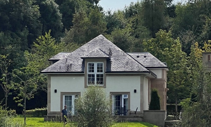 Alexandria House | Large detached Cottage on Loch Lomond with spa