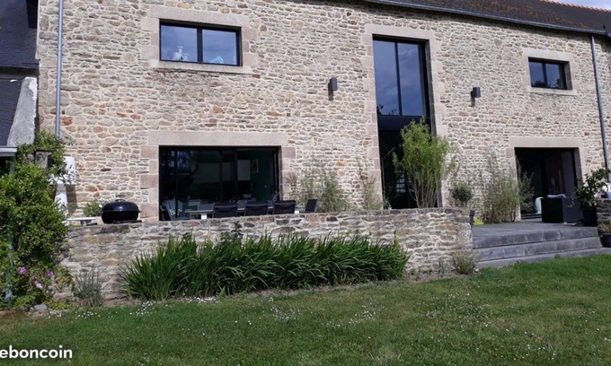 Pluneret House | Large family house on 2000 m2 of land