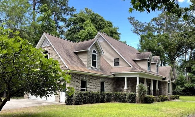 Whitemarsh Island House | Large Home w Modern Airstream Glamper Sleeps 20!