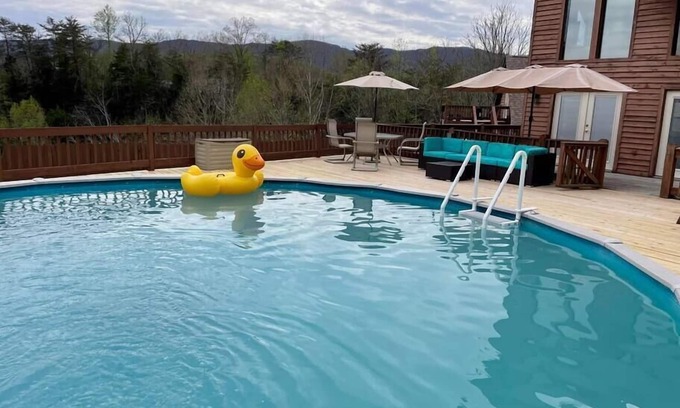 Jacksboro House | Large lake home with room to play.