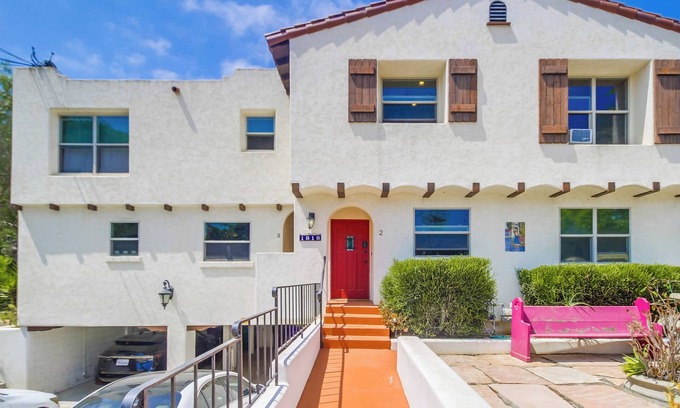 Civic Core Apartment | Large One Bedroom Charming Place