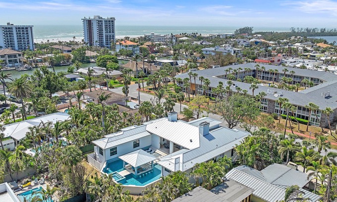 Saint Armands Key House | Large, Resort-Like Pool Home. Walk to Lido Beach and St. Armands Circle.