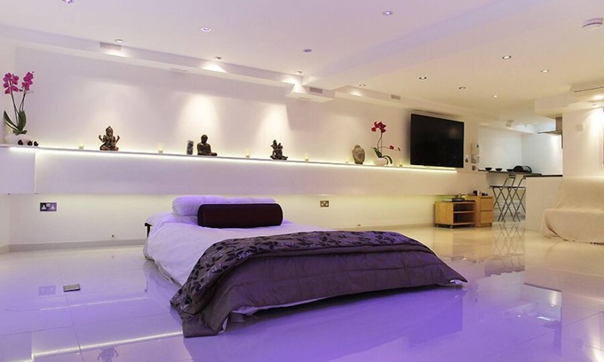 Hammersmith Broadway Apartment | Large-Studio-Ensuite