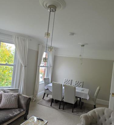 Royal Tunbridge Wells Apartment | Large Victorian Apartment With High Speed Wifi 350mbps