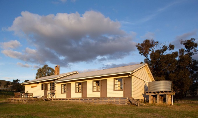 Maindample House | Large Wappan Bonnie Doon farmstay on Lake Eildon near Mansfield/Mt Buller. 18ppl