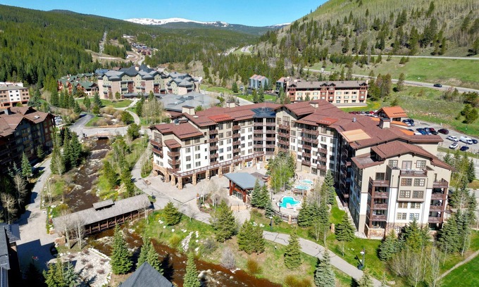 Copper Mountain Village Condo | Largest Condo In Passage Point, Vaulted Ceilings, Huge Balcony - PP514 by Redawning