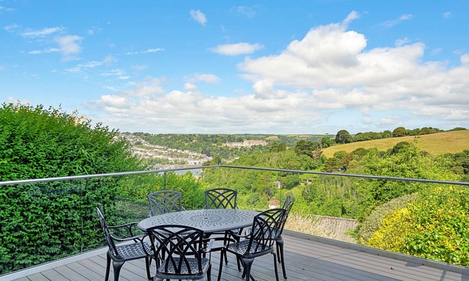 Kingswear Ski Chalet | Larkrise