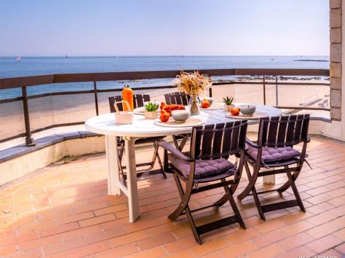 Larmor-Plage Apartment | Larmor-Plage T4 Spacieux avec Terrasse, Ascenseur et Parking face à la Mer - FR-1-349-124
