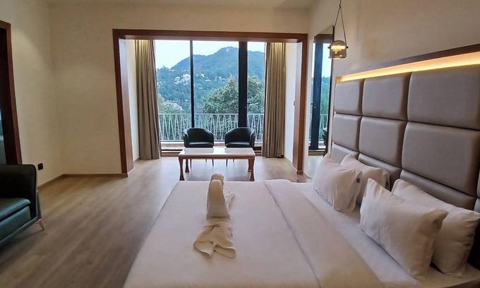 Mallital Resort | Lawrence Tungsten Resort