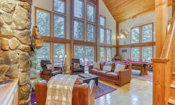 Welches Cabin | Lazy Bear Lodge: Hot Tub Resort Pool & Game Room