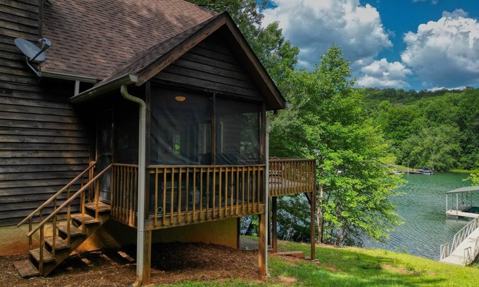 Hayesville Cabin | Lazy Dayz - Lakefront-Deep Water Dock