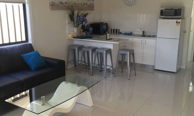 Barrack Point Villa | LAZY DAYZ SHELLHARBOUR is less than 5 mins walk to 2 beaches and Little Lake