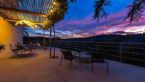 Balazuc Apartment | Le 180 à Balazuc - Vue exceptionnelle sur les Gorges de l'Ardèche & Jacuzzi