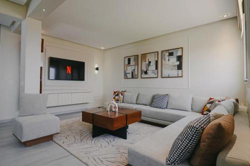 Ameur Apartment | Le Bohemian 2 chambres proche Plage des Nations avec Vue sur mer