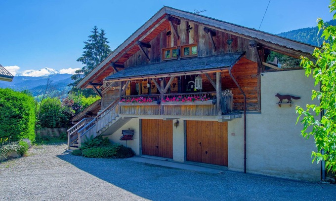 Flumet Ski Chalet | Le Chalet du Renard and its Studios