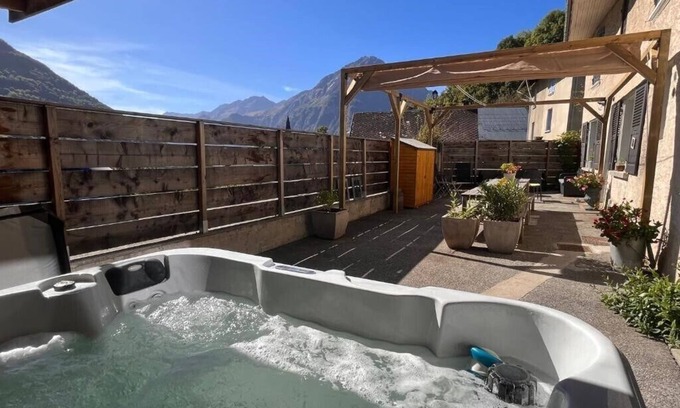 Allemond House | Le clos des Chalmettes - sleeps 15 - near Alpe d'Huez