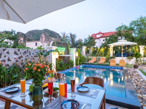 Hoa Lu Hotel | Le Grande TamCoc Retreat