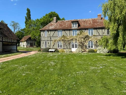 Lessard-et-le-Chene Villa | Le Manoir familial du Quesnot, idéal familles et amis