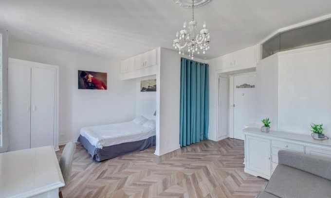 Notre-Dame Apartment | Le Milady- Versailles
