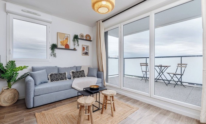 Cenon Apartment | Le Panorama- warm and cosy- near Bordeaux