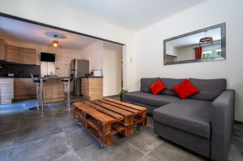 Courthezon Apartment | Le Petit Cocon de Provence - Appt climatisé