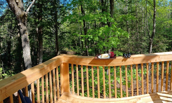 Papineau Regional County Municipality House | Le petit cottage du grand boisé - with wood-fired outdoor spa.